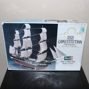 seal slightly broken❤️1979 USS Constitution Revell model kit 1:196 Old Ironsides